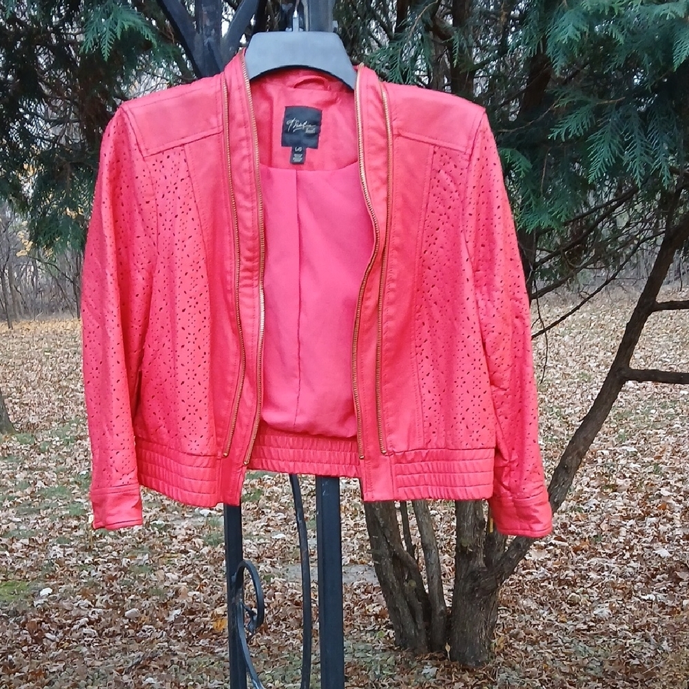 Thalia Sodi's faux leather jacket features sleek styling and elegant Design Sz L
